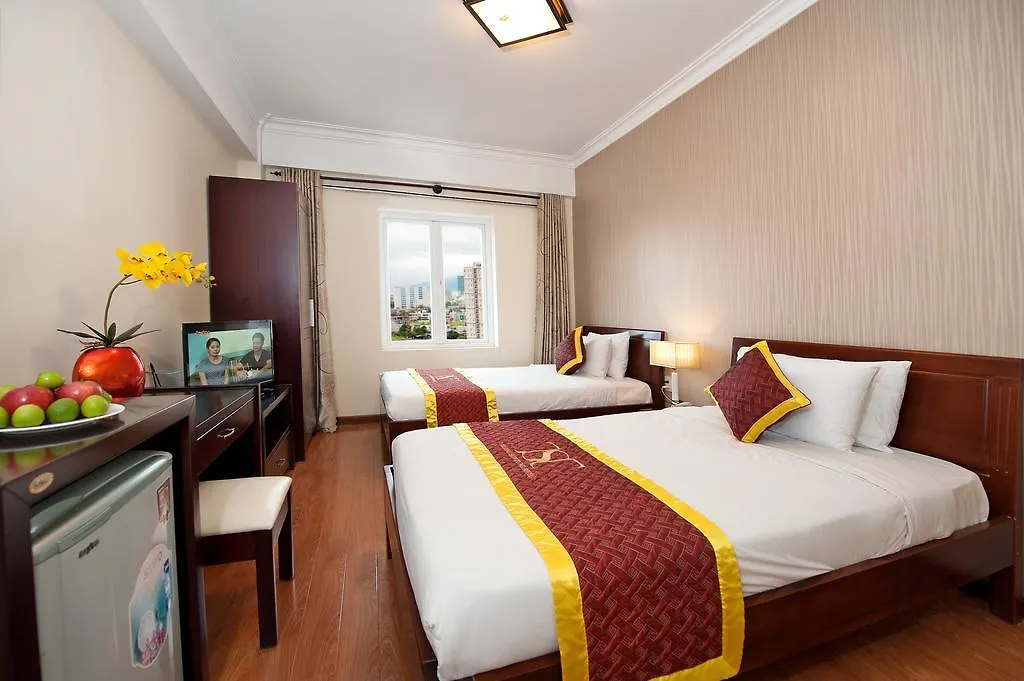 Truong Son Tung 1 - Beautiful Beach Hotel Da Nang Vietnam