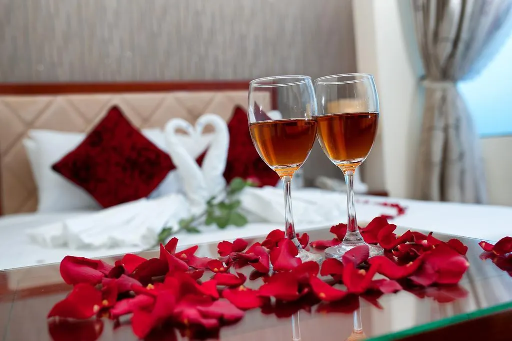 Truong Son Tung 1 - Beautiful Beach Hotel Da Nang