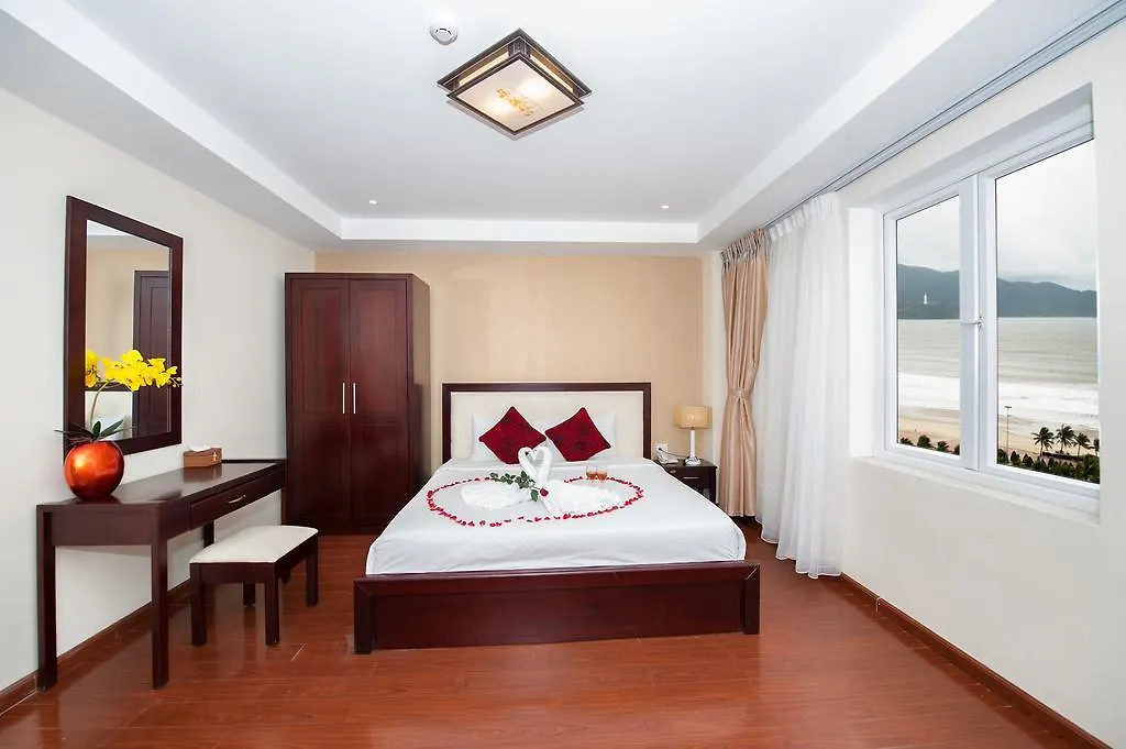 Truong Son Tung 1 - Beautiful Beach Hotel Da Nang Vietnam