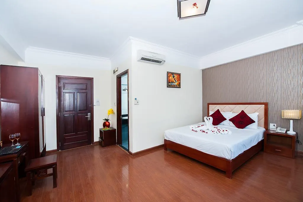 Truong Son Tung 1 - Beautiful Beach Hotel Da Nang 3*,  Vietnam