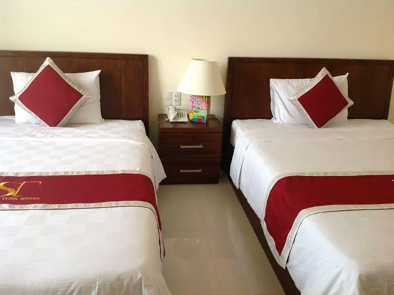 Truong Son Tung 1 - Beautiful Beach Hotel Da Nang 3*,