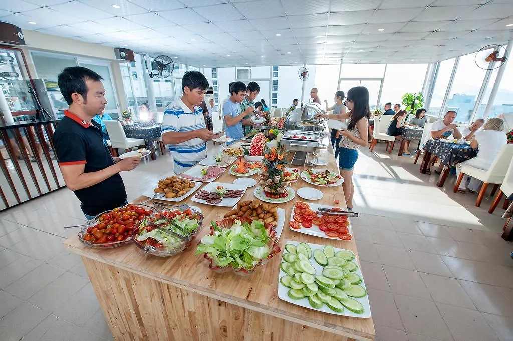 Truong Son Tung 1 - Beautiful Beach Hotel Da Nang