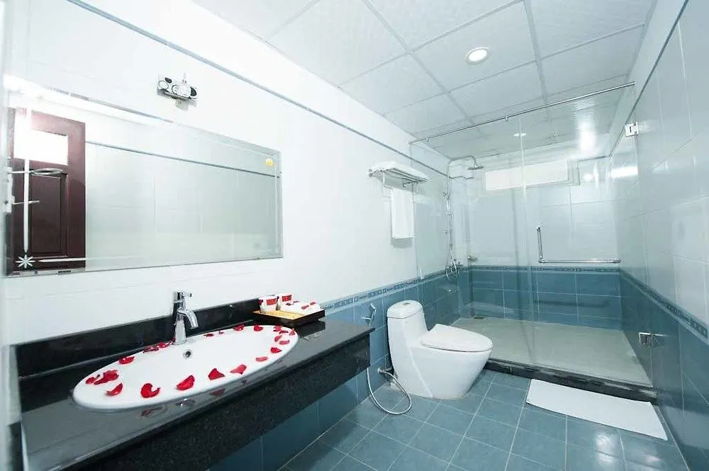 Truong Son Tung 1 - Beautiful Beach Hotel Da Nang 3*,  Vietnam