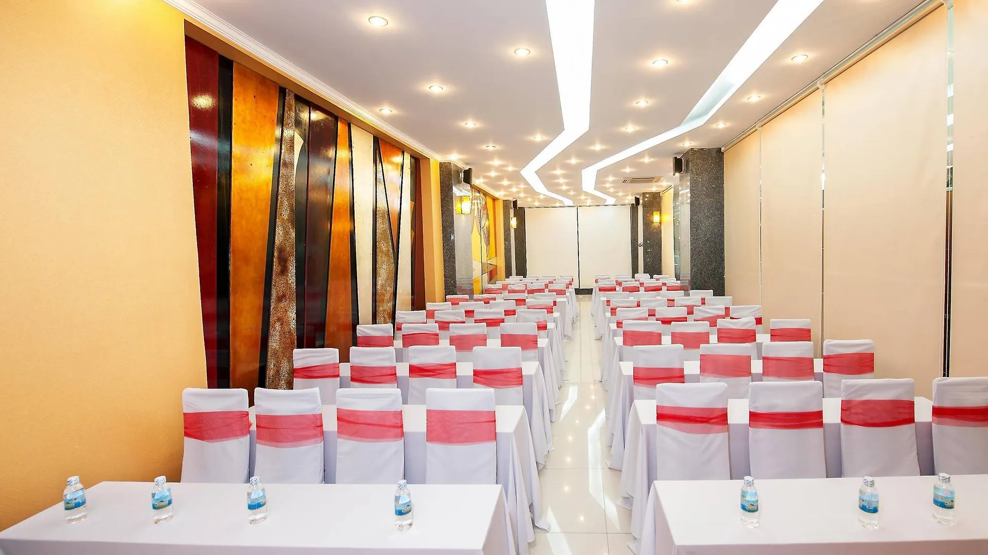 Truong Son Tung 1 - Beautiful Beach Hotel Da Nang