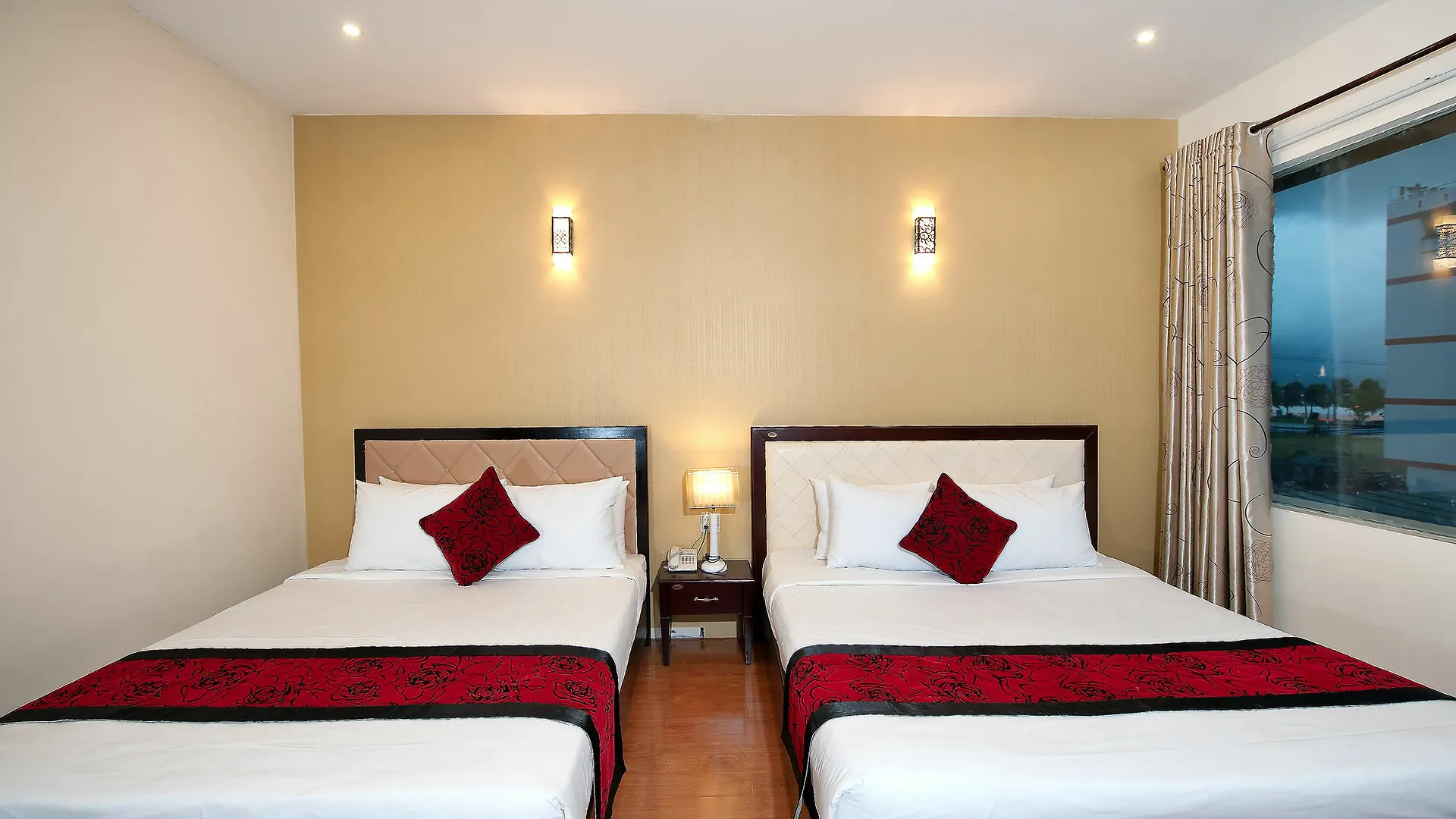 Truong Son Tung 1 - Beautiful Beach Hotel Da Nang